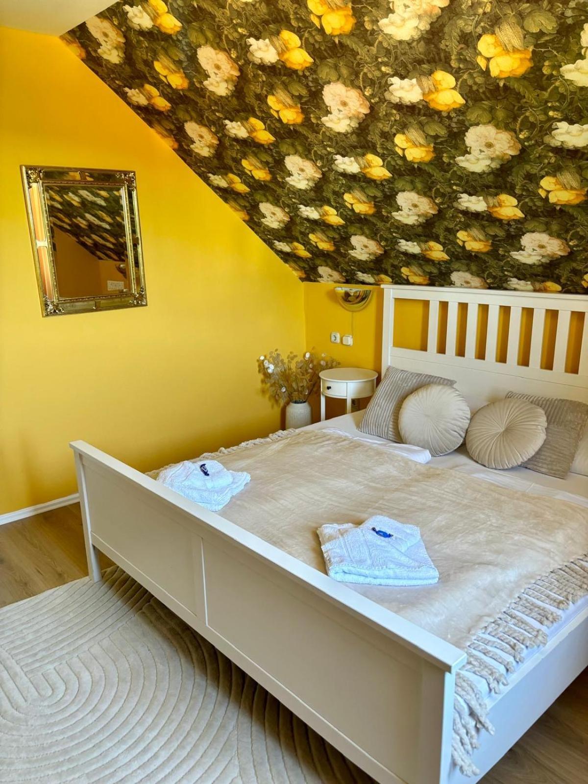 טאלה Themenhotel Rehlein מראה חיצוני תמונה