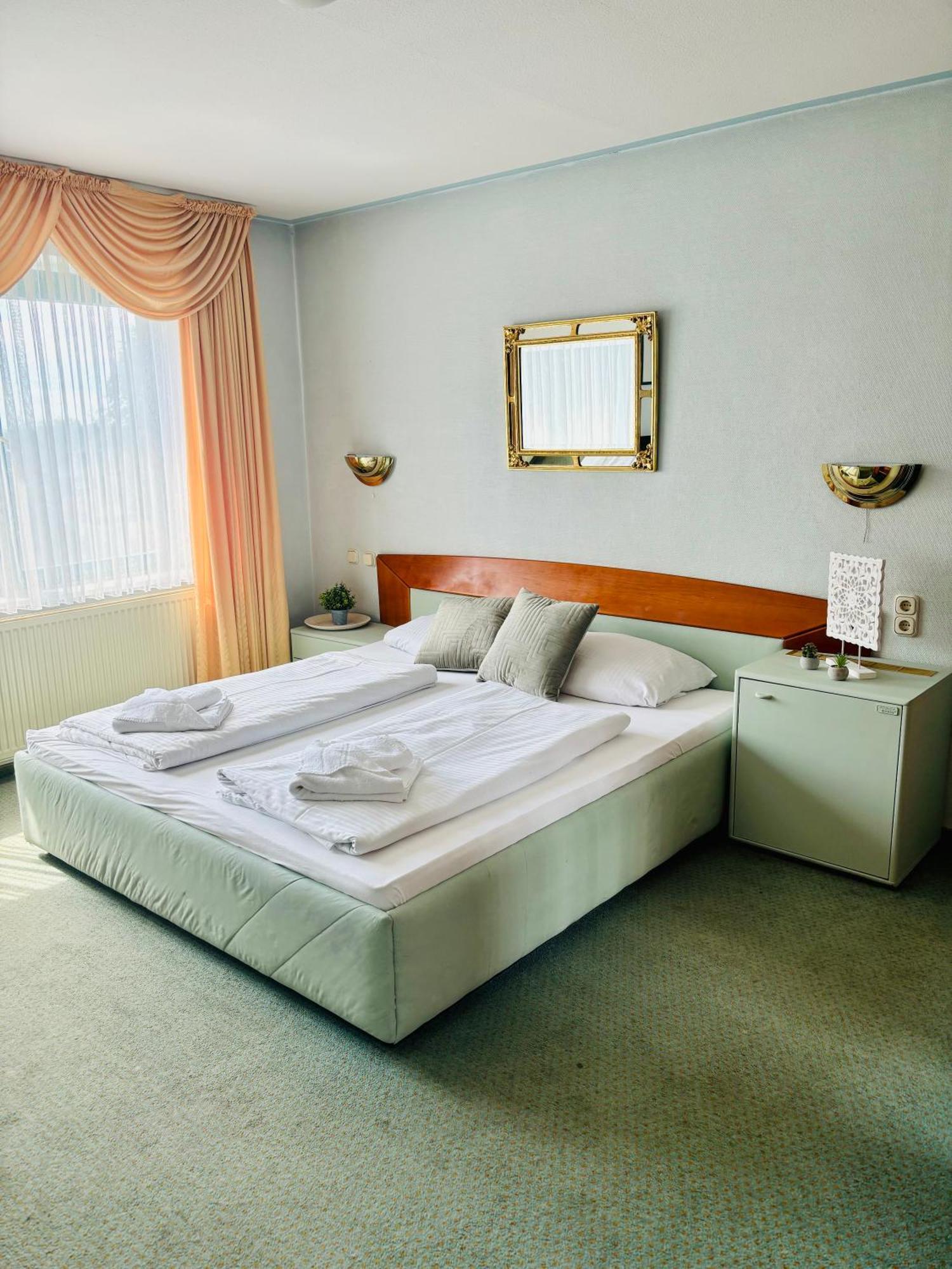 טאלה Themenhotel Rehlein מראה חיצוני תמונה